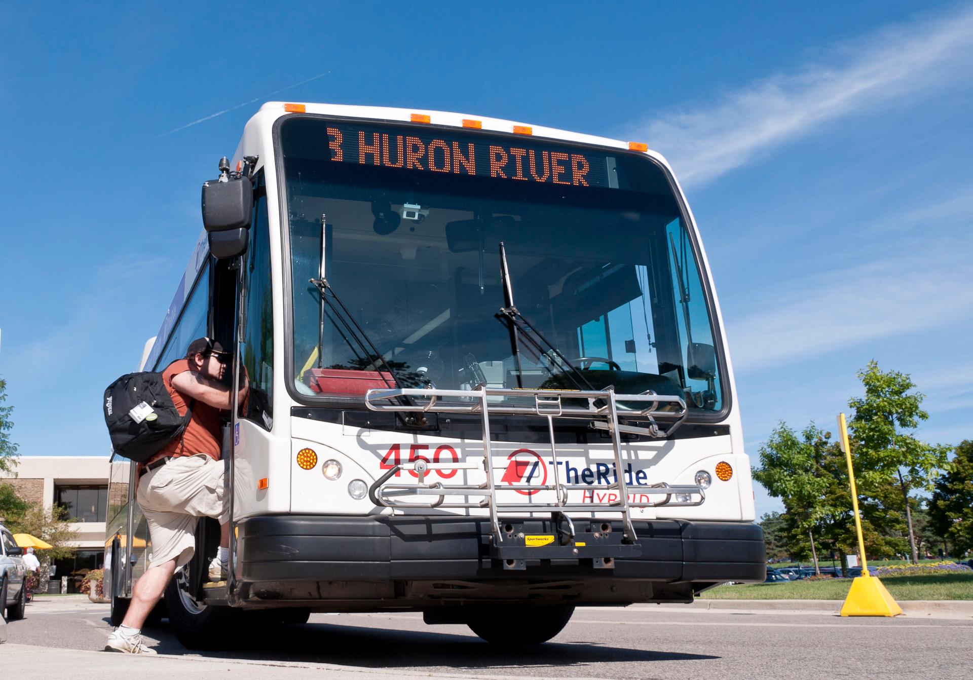 AATA hybrid bus (c) Robert Conradi 2011