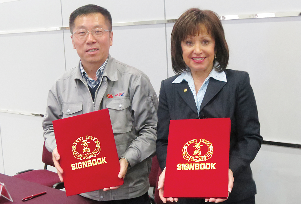 WCC President Dr. Rose B. Bellanca (right) poses with the president of Guidaojiaotong Polytechnic Institute after they signed a Memoranda of Understanding between the two schools during Bellanca’s recent trip to China. 