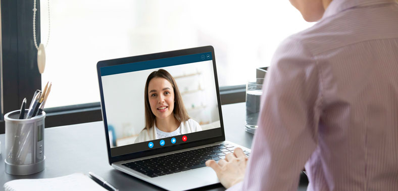 student in a virtual advising session